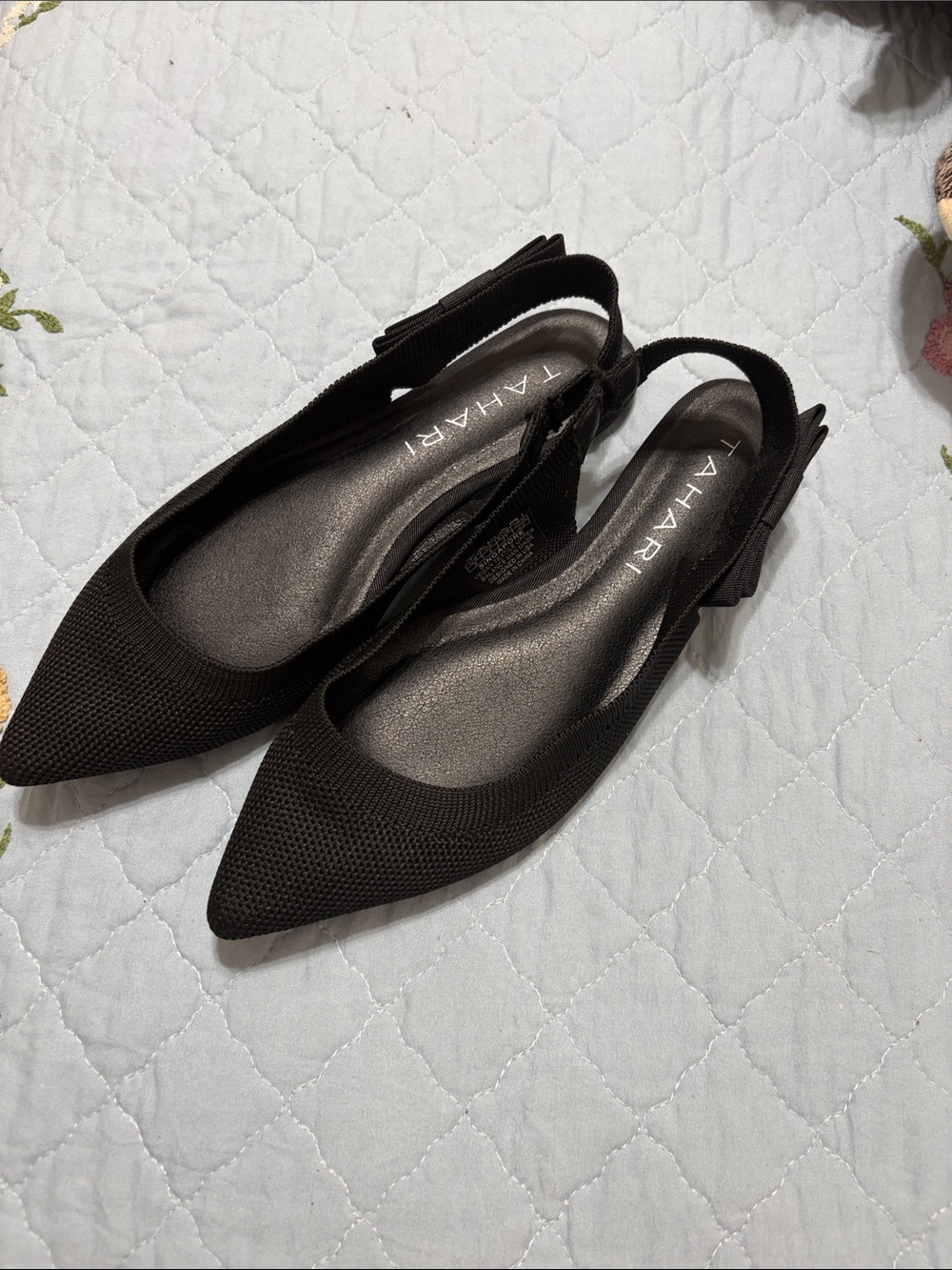 NWOT Tahari Women’s Black Knit Textile Pointed Toe Side Bow Slip on Flats Size 6